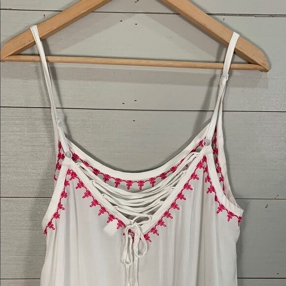 Torrid Embroidered White and Pink Women's spaghetti strap summer tank top - Picture 6 of 8